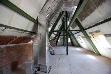 Galería de fotos del edificio, que conserva su estructura original pero ha variado completamente su distribución interior.
