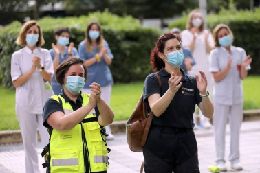 Familiares de los fallecidos participaron en una plantación simbólica de un cerezo