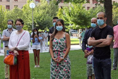 Familiares de los fallecidos participaron en una plantación simbólica de un cerezo