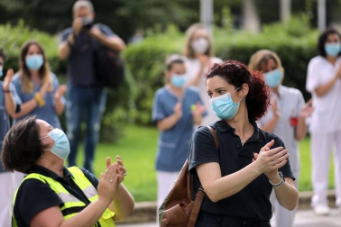 Familiares de los fallecidos participaron en una plantación simbólica de un cerezo