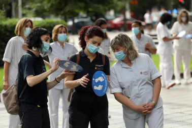Familiares de los fallecidos participaron en una plantación simbólica de un cerezo