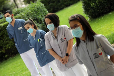Familiares de los fallecidos participaron en una plantación simbólica de un cerezo