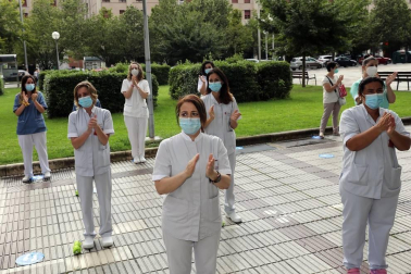 Familiares de los fallecidos participaron en una plantación simbólica de un cerezo