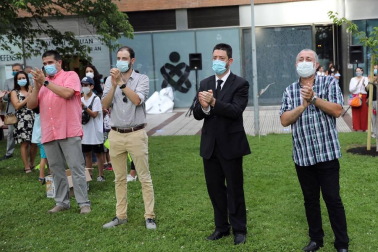 Familiares de los fallecidos participaron en una plantación simbólica de un cerezo