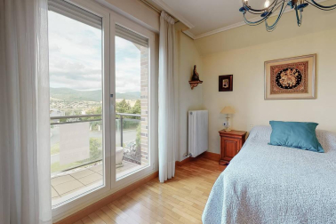 Gorráiz: ático en Egues 56