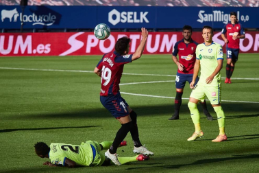 Imágenes más destacadas del encuentro correspondiente a la Jornada 34 de LaLiga Santander disputado en el estadio de El Sadar.