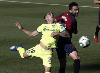 Imágenes más destacadas del encuentro correspondiente a la Jornada 34 de LaLiga Santander disputado en el estadio de El Sadar.