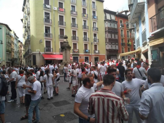 Imágenes de la calle Navarrería esta tarde