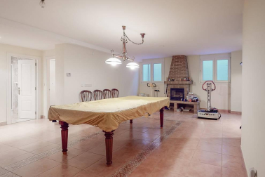 Se vende unifamiliar con 572 m2 de precioso jardín