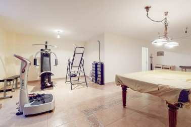 Se vende unifamiliar con 572 m2 de precioso jardín