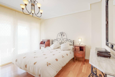 Se vende unifamiliar con 572 m2 de precioso jardín