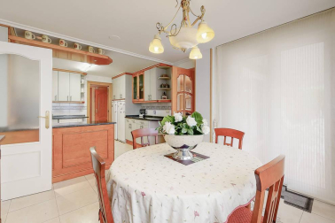 Se vende unifamiliar con 572 m2 de precioso jardín