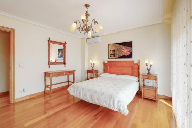 Se vende unifamiliar con 572 m2 de precioso jardín