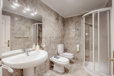 Se vende unifamiliar con 572 m2 de precioso jardín