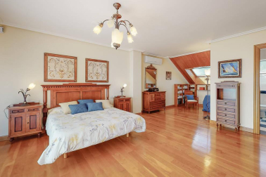 Se vende unifamiliar con 572 m2 de precioso jardín