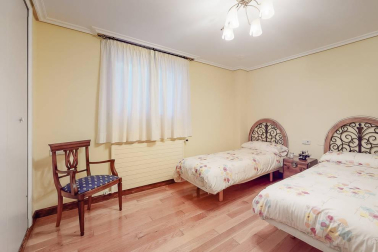 Se vende unifamiliar con 572 m2 de precioso jardín