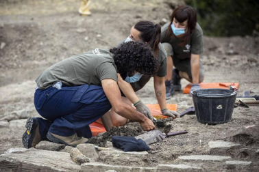 El Ayuntamiento de Aranguren promueve esta intervención arqueológica y la realiza la sociedad Aranzadi.