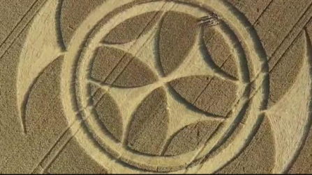 Vídeo: Aparece una gigantesca señal templaria sobre un campo en el norte de Francia