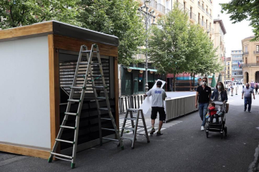 El Ayuntamiento da por terminadas sus labores de abastecimiento de luz y marcaje de distancias entre los 5 bares