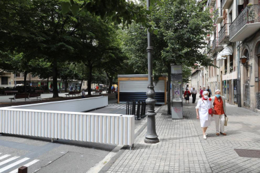 El Ayuntamiento da por terminadas sus labores de abastecimiento de luz y marcaje de distancias entre los 5 bares
