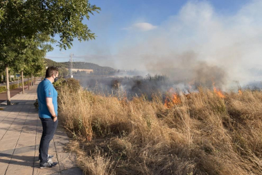 Un incendio afectó el jueves por la tarde a una zona de campo sin cultivar y no dejó heridos en Tudela.