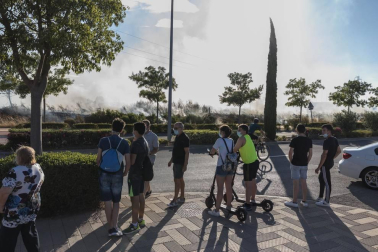 Un incendio afectó el jueves por la tarde a una zona de campo sin cultivar y no dejó heridos en Tudela.