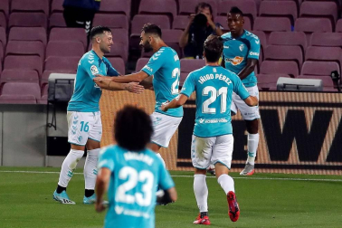 Imágenes del choque entre rojillos y culés correspondiente a la Jornada 37 de LaLiga Santander disputado en el Camp Nou. Victoria rojilla con goles de Arnaiz y Torres, Messi marcó para los locales.
