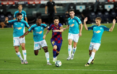 Imágenes del choque entre rojillos y culés correspondiente a la Jornada 37 de LaLiga Santander disputado en el Camp Nou. Victoria rojilla con goles de Arnaiz y Torres, Messi marcó para los locales.