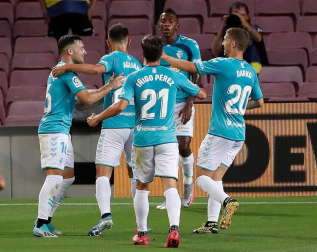 Imágenes del choque entre rojillos y culés correspondiente a la Jornada 37 de LaLiga Santander disputado en el Camp Nou.
