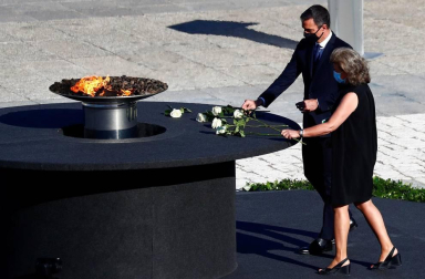 Fotos del homenaje a las víctimas de Covid-19 en Madrid