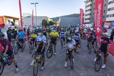 Todas las fotografías de la carrera ciclista La Induráin 2020 celebrada en Villava