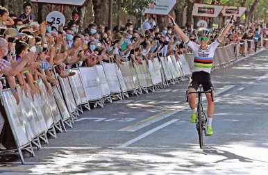 Todas las fotos de la segunda Navarra Women's Elite Classic, que ha tenido lugar este viernes con salida y llegada a Pamplona