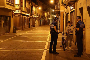 Todas las fotos del dispositivo de vigilancia de la Policía Nacional durante la noche del viernes, 24 de julio, en Pamplona