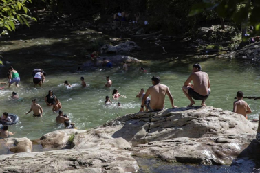 Todas las fotos de este domingo, 26 de julio, en el que los termómetros superaron los 30 grados. La previsión para esta semana es un aumento todavía más notable de las temperaturas