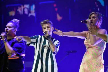 La última generación de Operación Triunfo protagonizó un concierto post-confinamiento en el madrileño Wizink Center, para volver a poner color y música a un recinto que reunió a 1.500 personas y cerca de 2.250 espectadores en streaming.