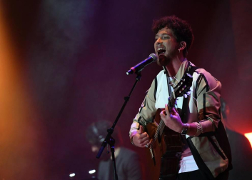 La última generación de Operación Triunfo protagonizó un concierto post-confinamiento en el madrileño Wizink Center, para volver a poner color y música a un recinto que reunió a 1.500 personas y cerca de 2.250 espectadores en streaming.