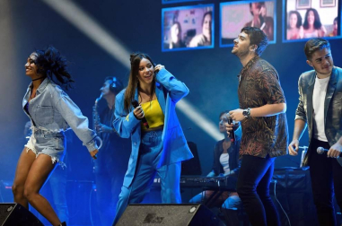 La última generación de Operación Triunfo protagonizó un concierto post-confinamiento en el madrileño Wizink Center, para volver a poner color y música a un recinto que reunió a 1.500 personas y cerca de 2.250 espectadores en streaming.