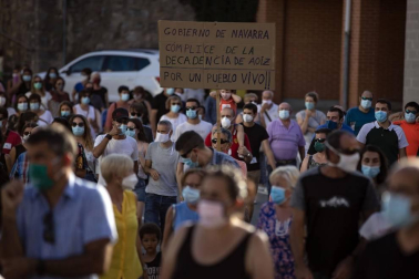 Más de un millar de personas, entre vecinos, trabajadores y familiares participaron en la protesta y pidieron “alternativas” y un futuro para la zona.