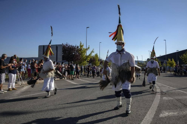 Más de un millar de personas, entre vecinos, trabajadores y familiares participaron en la protesta y pidieron “alternativas” y un futuro para la zona.