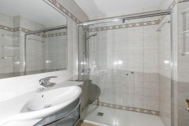 Se vende amplio y luminoso piso de 156 m2