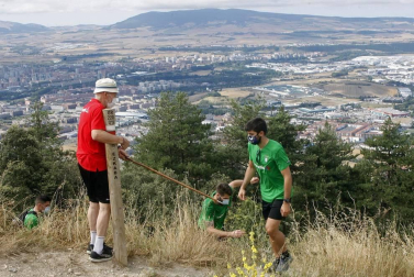 El equipo rompió la rutina de entrenamientos y disfrutó de un paseo por San Cristóbal-Ezkaba y de una comida