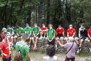 El equipo rompió la rutina de entrenamientos y disfrutó de un paseo por San Cristóbal-Ezkaba y de una comida