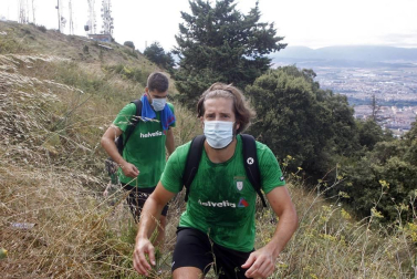 El equipo rompió la rutina de entrenamientos y disfrutó de un paseo por San Cristóbal-Ezkaba y de una comida