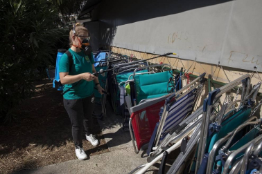El covid-19 ha hecho que las piscinas tengan que tomar medidas extraordinarias de seguridad y desinfección para velar por la salud de los usuarios, algo que hacen de forma continua a lo largo de todo el día en las instalaciones de Oberena.