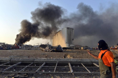 Al menos 50 personas han muerto y 2.700 han resultado heridas este martes a causa de dos potentes explosiones que han sacudido la zona del puerto de la capital de Líbano, Beirut.