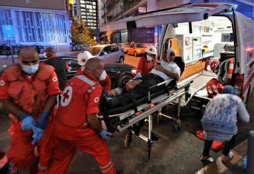 Al menos 50 personas han muerto y 2.700 han resultado heridas este martes a causa de dos potentes explosiones que han sacudido la zona del puerto de la capital de Líbano, Beirut.