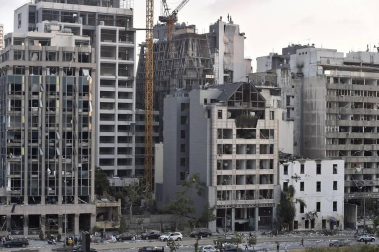Al menos 50 personas han muerto y 2.700 han resultado heridas este martes a causa de dos potentes explosiones que han sacudido la zona del puerto de la capital de Líbano, Beirut.