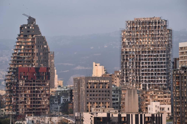 Al menos 50 personas han muerto y 2.700 han resultado heridas este martes a causa de dos potentes explosiones que han sacudido la zona del puerto de la capital de Líbano, Beirut.