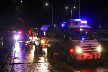 Un avión se parte en trozos tras aterrizar en un aeropuerto del sur de India