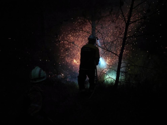 El rayo de una tormenta provoca un incendio forestal en Gazolaz